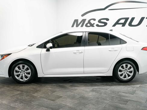 Used 2022 Toyota Corolla LE FWD image 3
