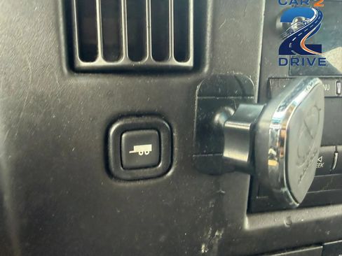 Used 2017 Chevrolet Express 2500 RWD image 23