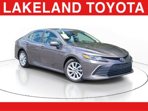 Used 2022 Toyota Camry LE FWD image 1