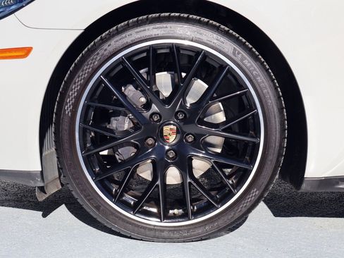 Certified 2022 Porsche Panamera Platinum Edition image 27