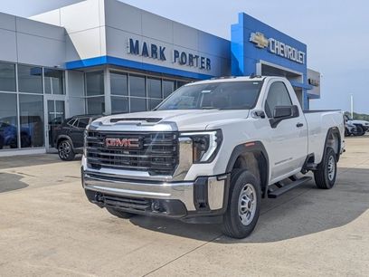 New 2025 GMC Sierra 2500 Pro w/ Convenience Package