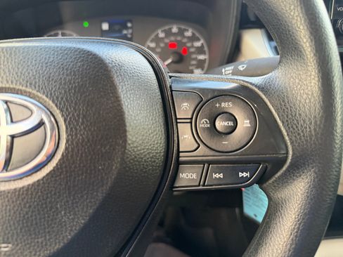 Used 2025 Toyota Corolla LE FWD image 18