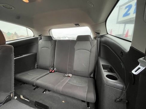 Used 2017 Chevrolet Traverse LT w/ Style and Technology Package image 28