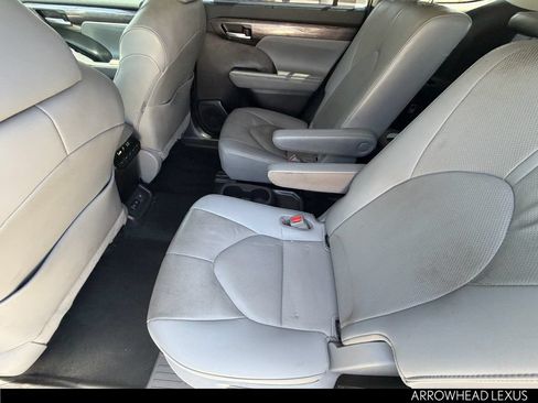 Used 2020 Toyota Highlander Limited FWD image 14