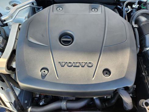 Used 2025 Volvo S60 T8 Plus image 19