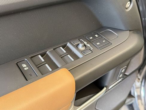 New 2026 Land Rover Defender 110 X-Dynamic SE image 21