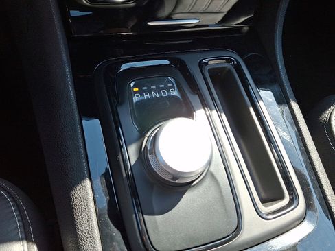 Used 2019 Chrysler 300 S image 13