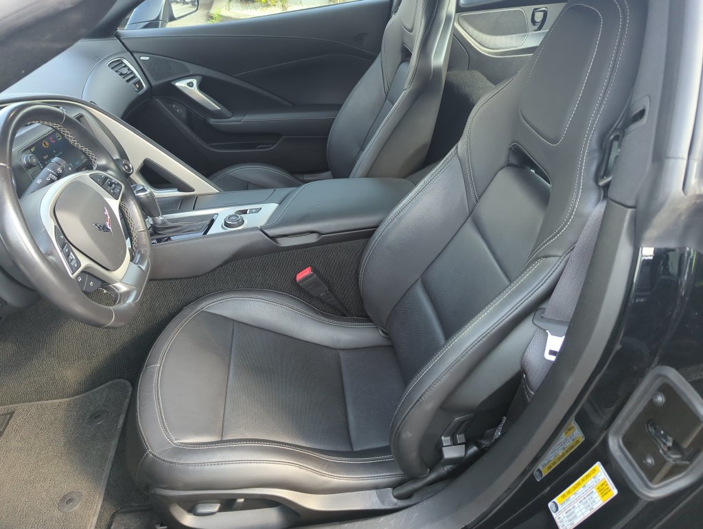 Used 2017 Chevrolet Corvette Stingray Coupe w/ Z51 1LT RWD image 11
