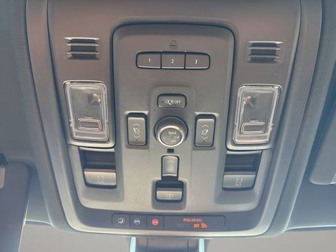 Used 2022 GMC Yukon XL Denali AWD/4WD image 15