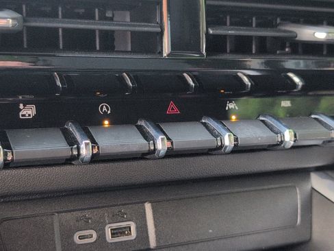 Certified 2024 Chevrolet Colorado Z71 w/ Z71 Convenience Package 2 image 20