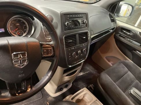 Used 2014 Dodge Grand Caravan SE image 10