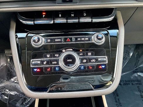 Used 2021 Lincoln Corsair AWD w/ Equipment Group 101A image 15