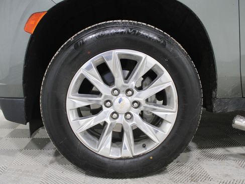 Used 2023 Chevrolet Suburban Premier image 36