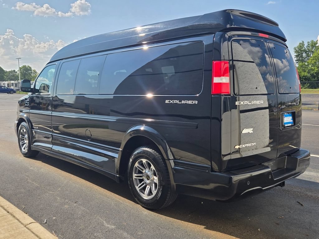 Used 2022 Chevrolet Express 2500 Extended w/ Enhanced Convenience Package RWD image 9
