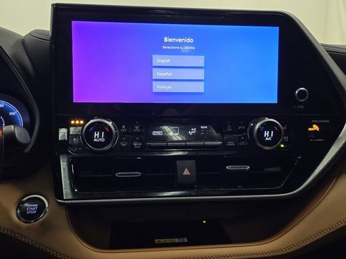 Used 2023 Toyota Highlander Platinum image 31