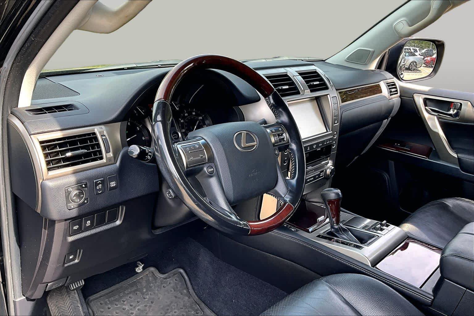 Used 2018 Lexus GX 460 Premium w/ Premium Package AWD/4WD image 16