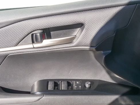 Used 2025 Toyota Camry SE image 17