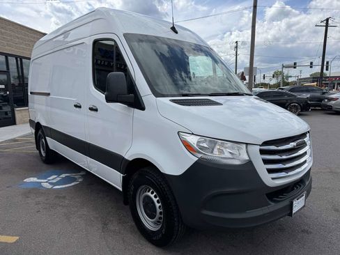 Used 2021 Freightliner Sprinter 2500 RWD image 3