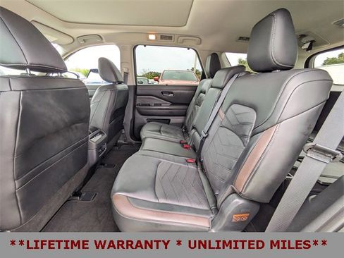 Used 2025 Nissan Pathfinder Platinum w/ Cargo Package image 16
