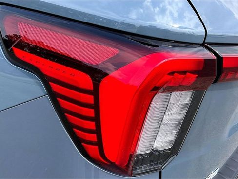 Used 2025 Ford Explorer Active w/ Active Comfort Package RWD image 30