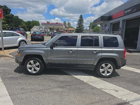 Used 2014 Jeep Patriot Latitude FWD image 8