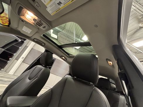 Used 2022 Buick Encore GX Essence w/ Experience Buick Package image 9