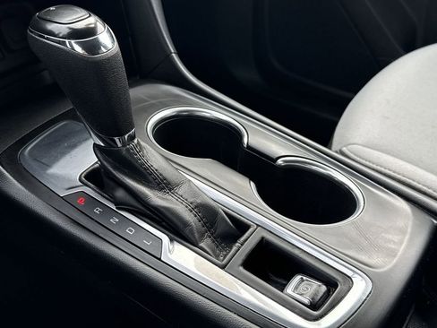 Used 2021 Chevrolet Equinox LS w/ LS Convenience Package image 21