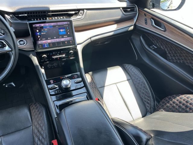 Used 2023 Jeep Grand Cherokee Summit AWD/4WD image 17