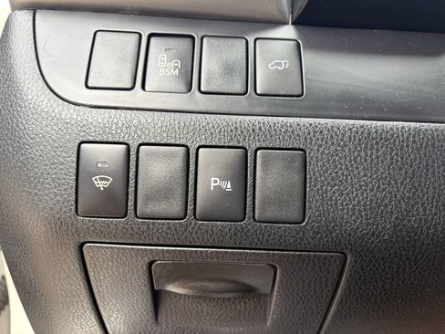 Used 2015 Toyota Highlander Limited image 10