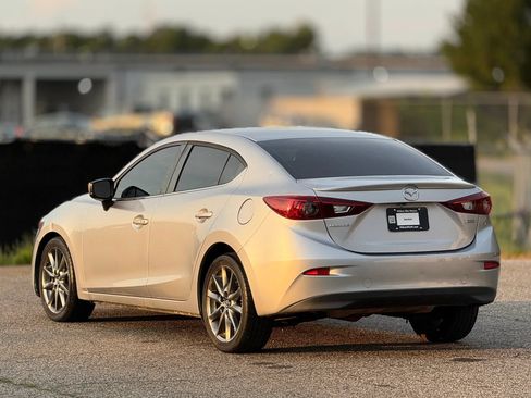 Used 2018 MAZDA MAZDA3 Touring FWD image 8