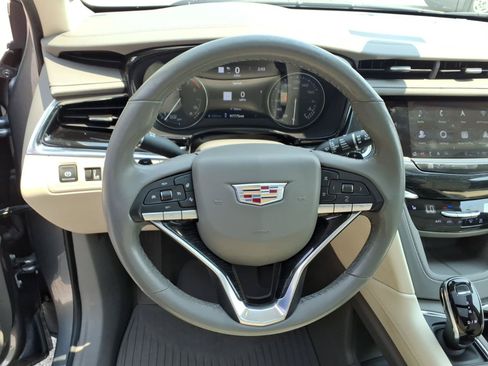 Used 2021 Cadillac XT6 Premium Luxury FWD image 5