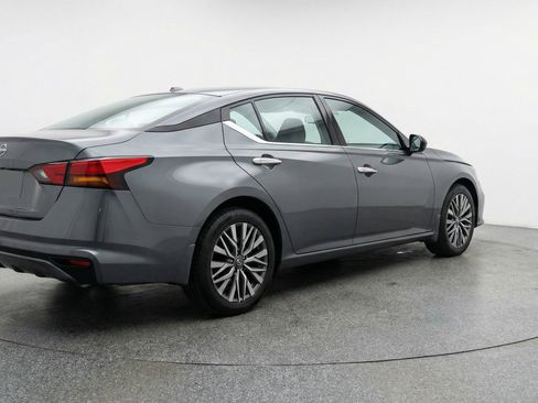 Used 2025 Nissan Altima 2.5 SV image 9