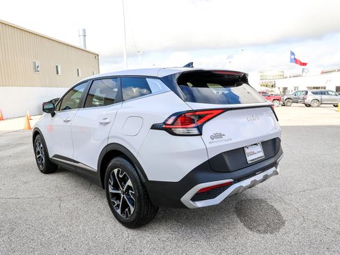 Used 2025 Kia Sportage EX FWD image 9