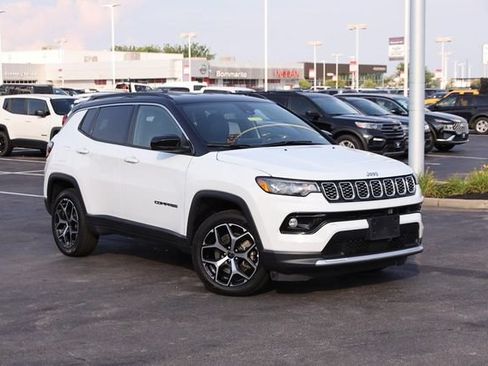 Used 2025 Jeep Compass Limited AWD/4WD image 2