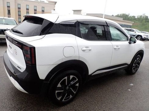 Used 2025 Nissan Kicks SV AWD/4WD image 4