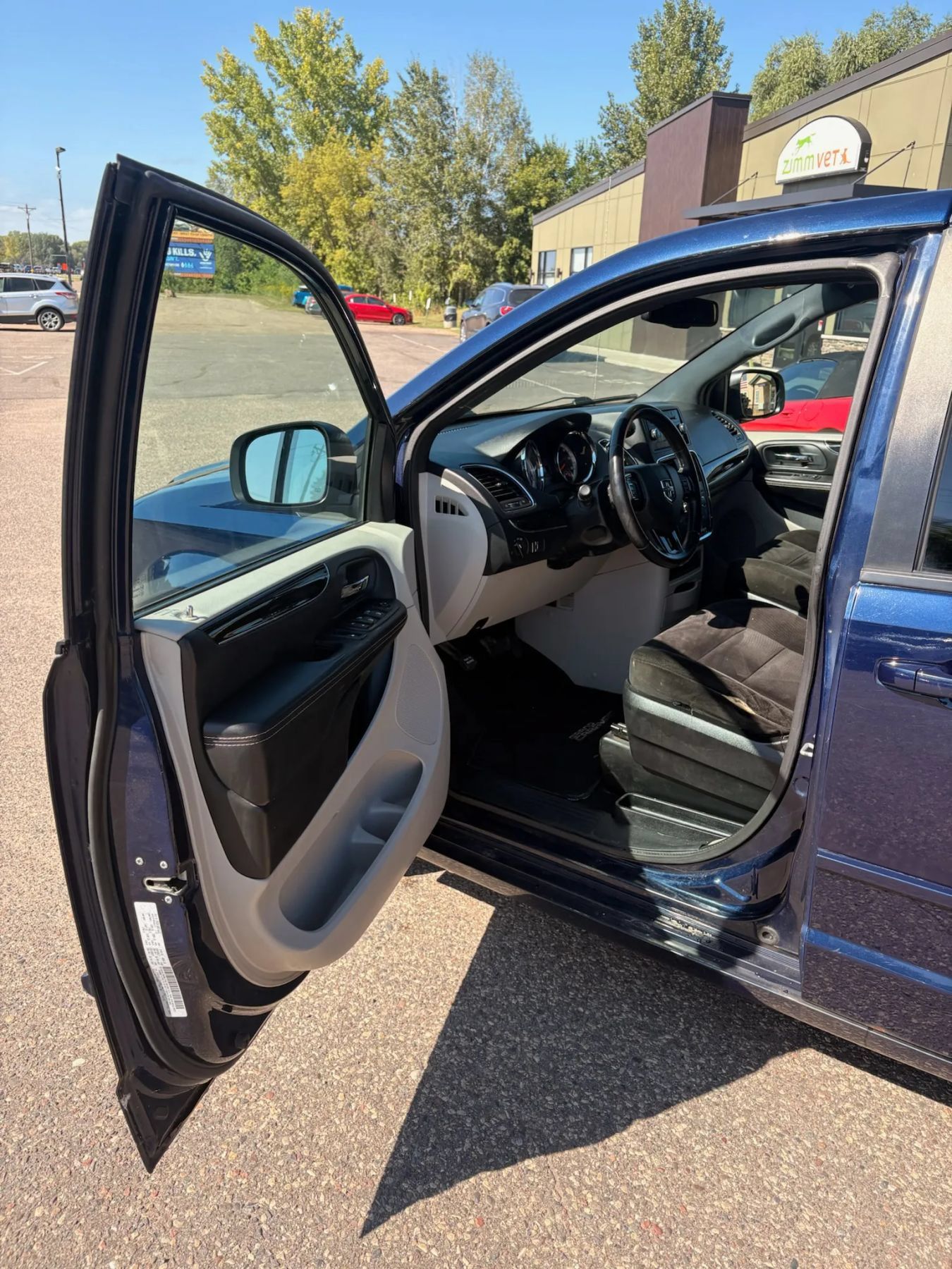 Used 2016 Dodge Grand Caravan SE FWD image 10