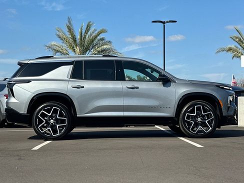 New 2026 Chevrolet Traverse High Country image 3