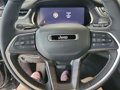 New 2025 Jeep Grand Cherokee Limited image 11