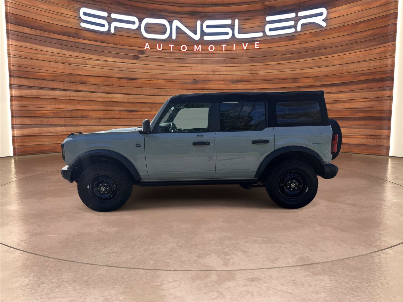 Used 2023 Ford Bronco Black Diamond AWD/4WD image 2
