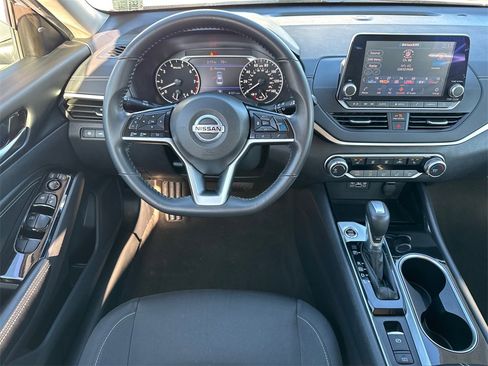 Used 2022 Nissan Altima 2.5 SV w/ SV Premium Package image 20