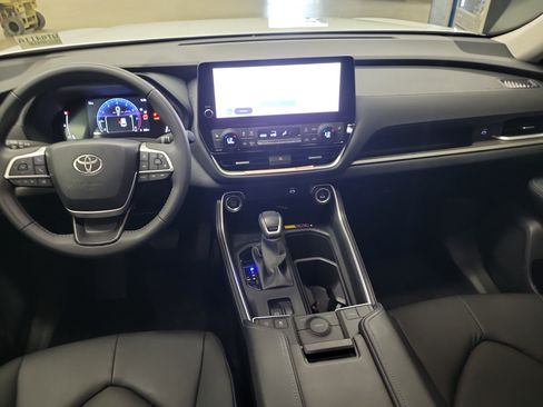 Used 2026 Toyota Grand Highlander FWD image 18