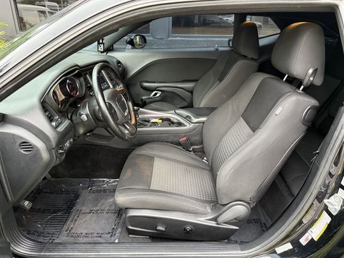 Used 2018 Dodge Challenger SXT RWD image 9