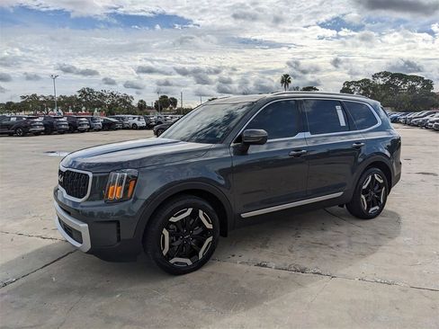 Certified 2024 Kia Telluride EX image 5