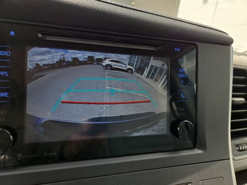 Used 2017 Toyota Sienna XLE FWD image 24