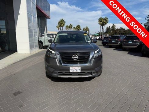 Used 2023 Nissan Pathfinder SL w/ SL Premium Package image 2