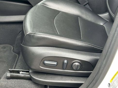 Used 2023 GMC Terrain SLT image 18