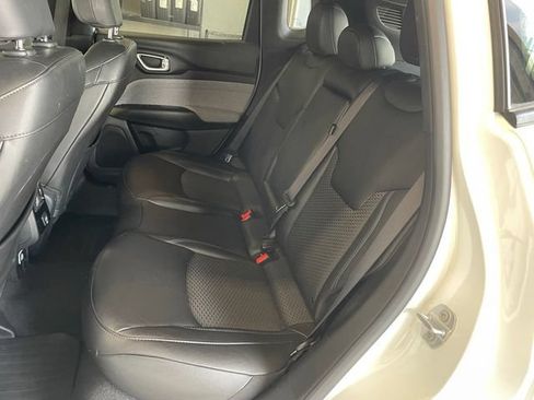 Used 2025 Jeep Compass Latitude AWD/4WD image 16