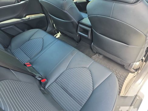 Used 2022 Toyota Camry SE image 11
