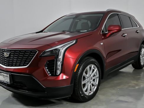 Used 2019 Cadillac XT4 Luxury w/ Cold Weather Package AWD/4WD image 6