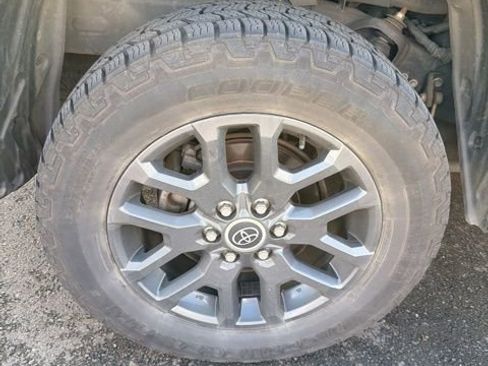 Used 2023 Toyota Tundra Platinum image 3